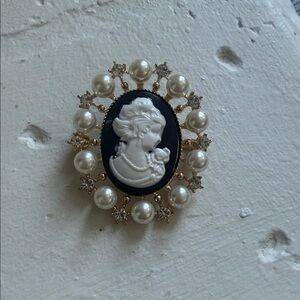 Elegant Cameo Brooch with Pearls
